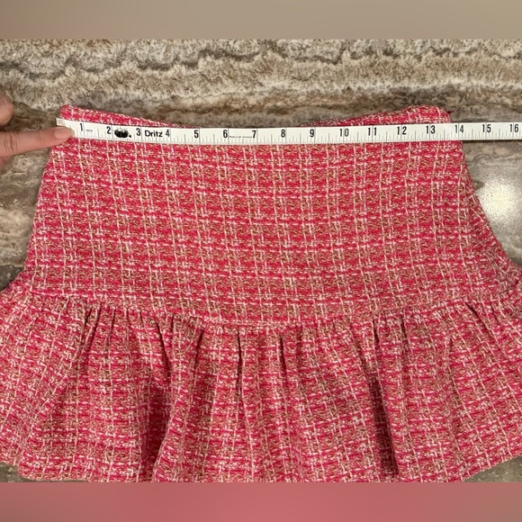 ZARA BLOGGER FAVORITE RUFFLED HEM TEXTURED SKORT - Picture 15 of 16